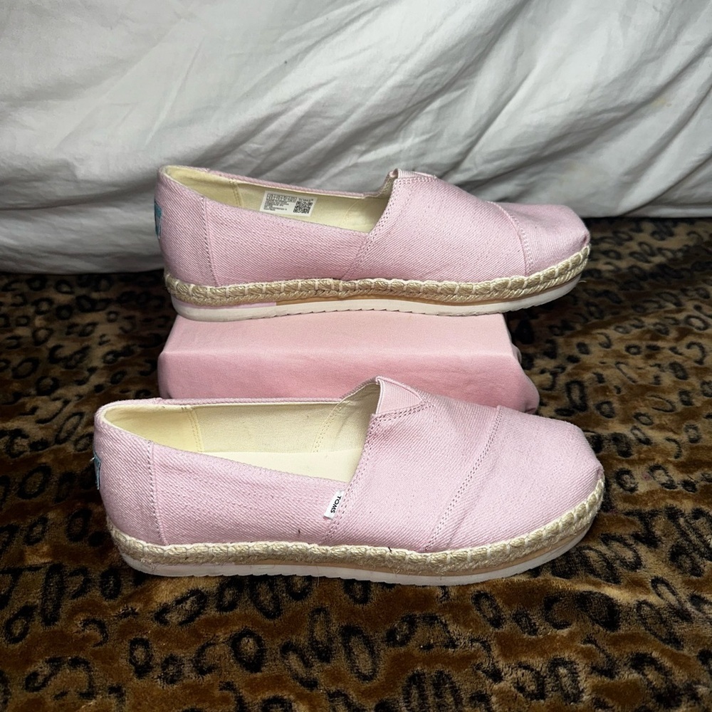 TOMS Pink Canvas Slip-On Flats – Women’s Size 9.5